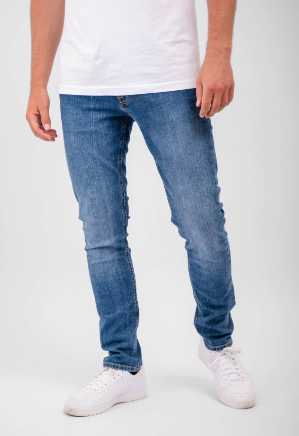 5. Scuotiti in jeans magri