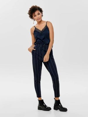 Top con dettagli in pizzo - Sky Capstain