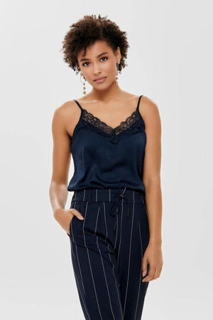 Top con dettagli in pizzo - Sky Capstain