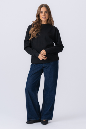 Basic Crewneck - Black (women)