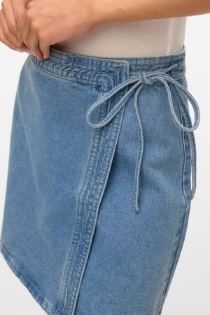 Gonna corta a portafoglio in denim Liza - Denim blu medio