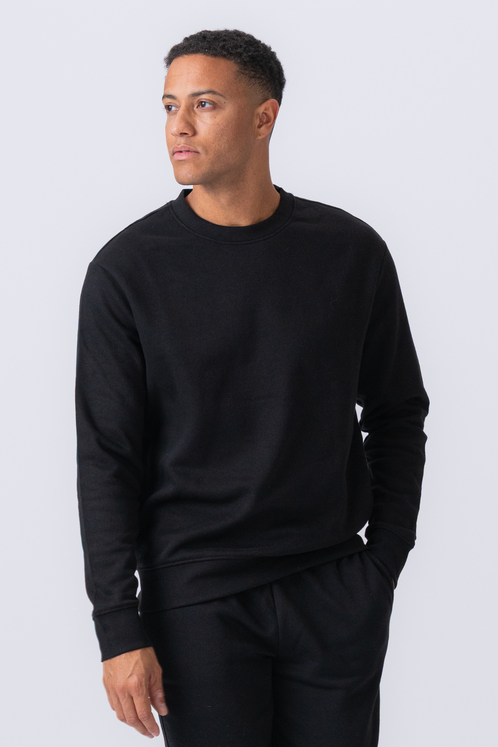 Essential Crewneck - Black