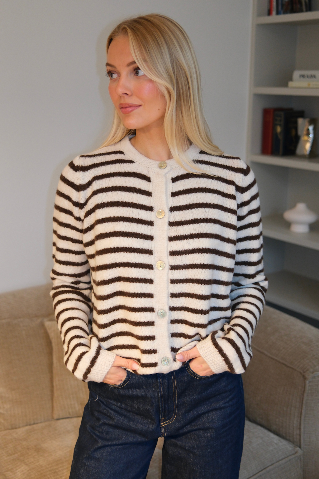 Cardigan lavorato a maglia a righe Crizette - bianco sporco/marrone