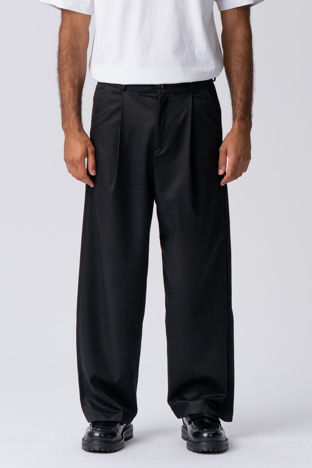 Abito ampio a pieghe Pants - Nero