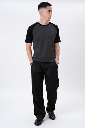 T-shirt Raglan di base-Armatura nera