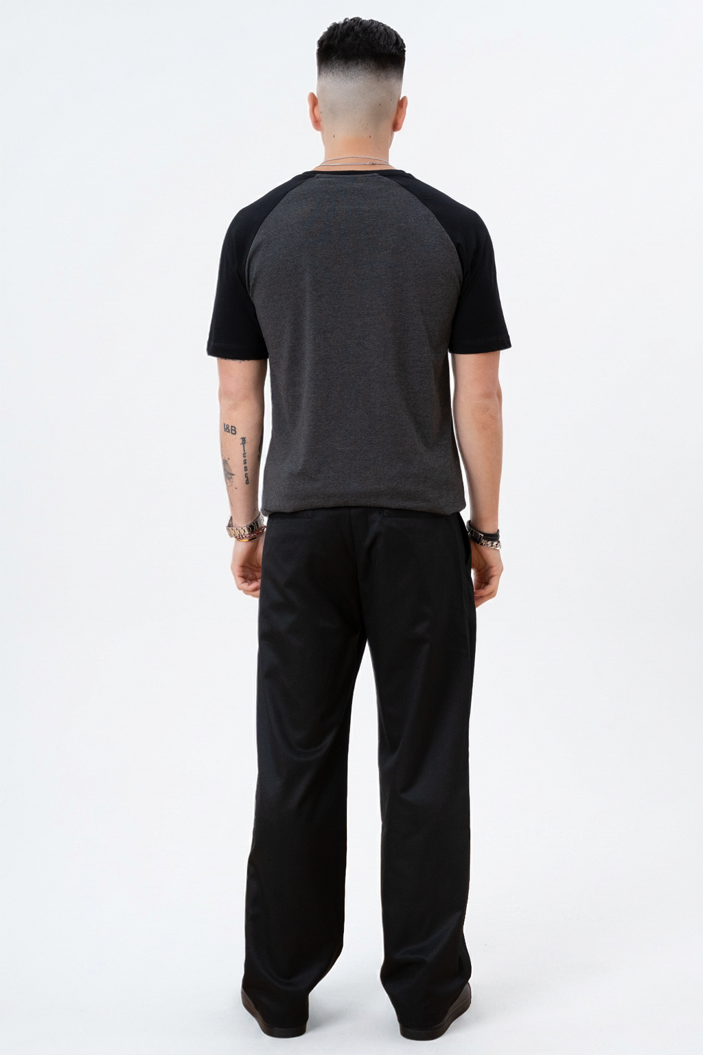 T-shirt Raglan di base-Armatura nera