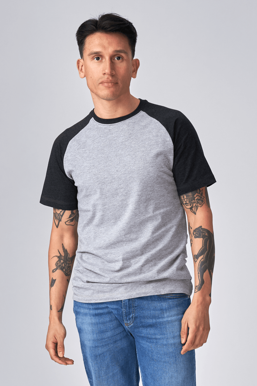 T-shirt Raglan di base-grigio nero