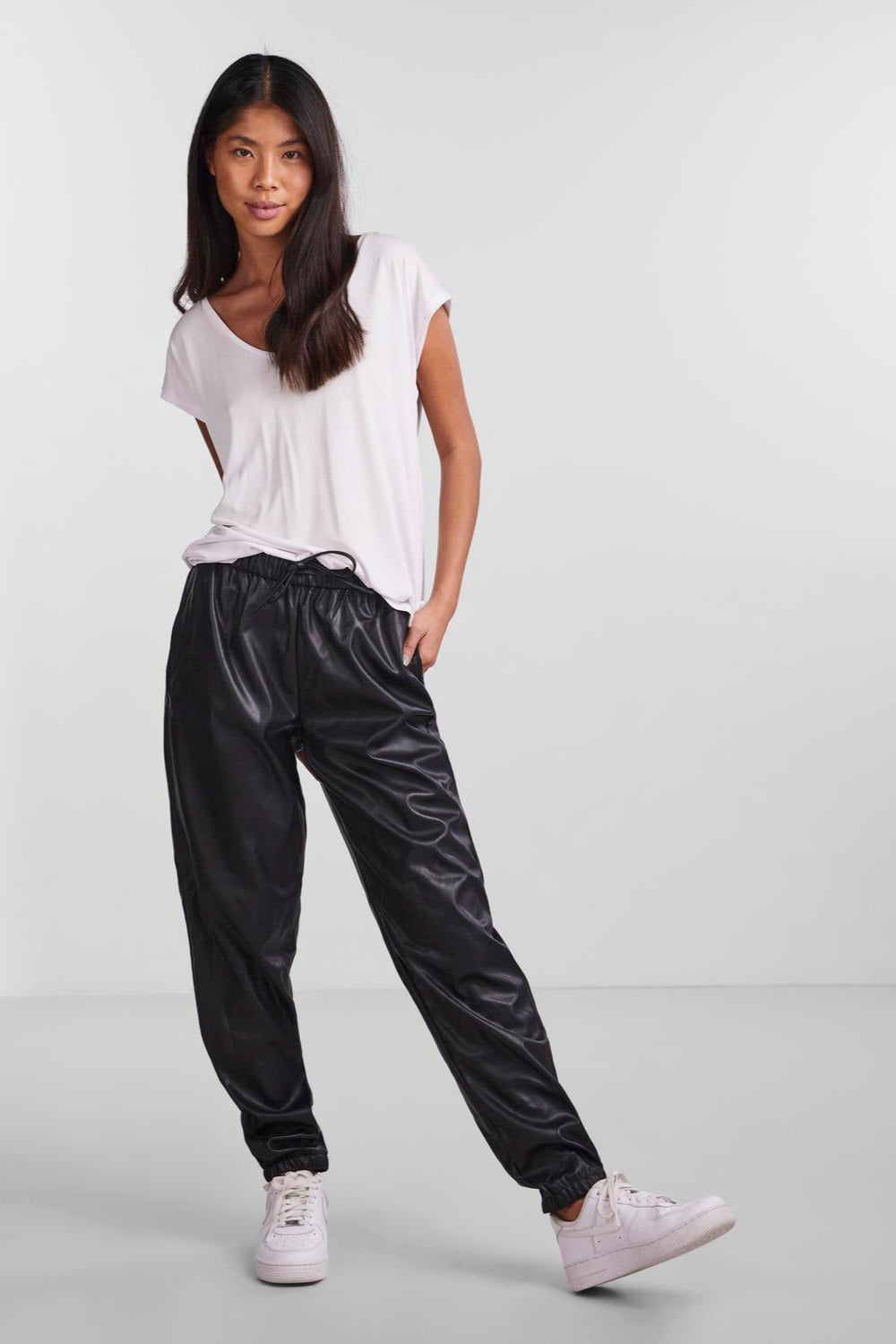 Nicole Bukser - Ordina