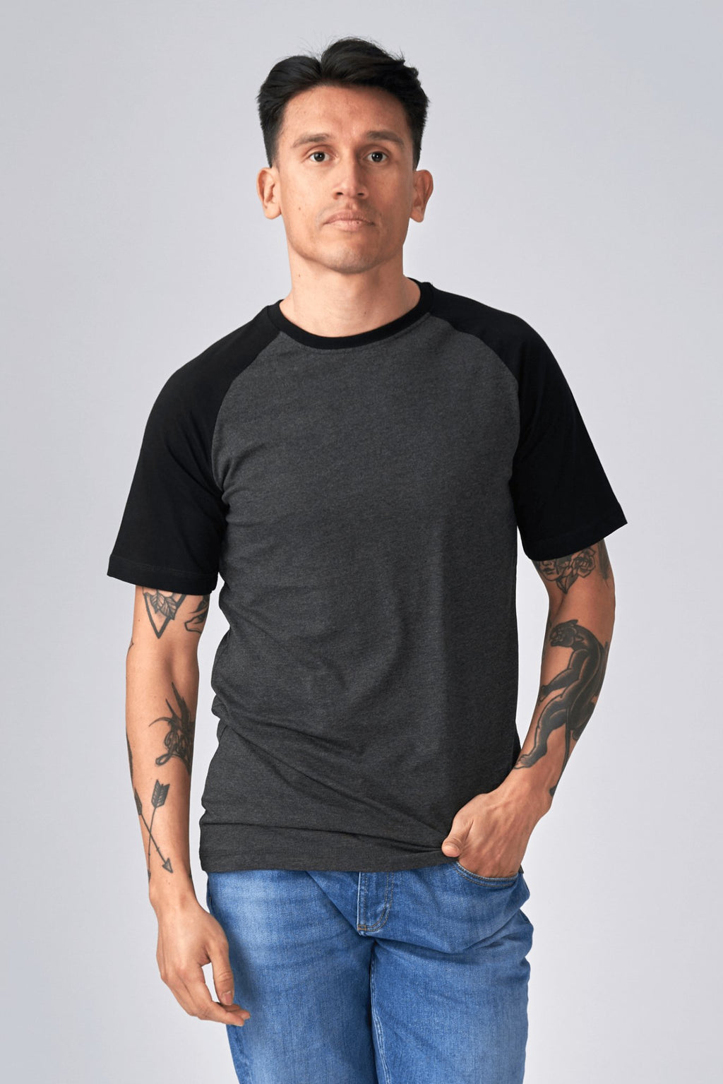 T-shirt Raglan di base-grigio nero-buio