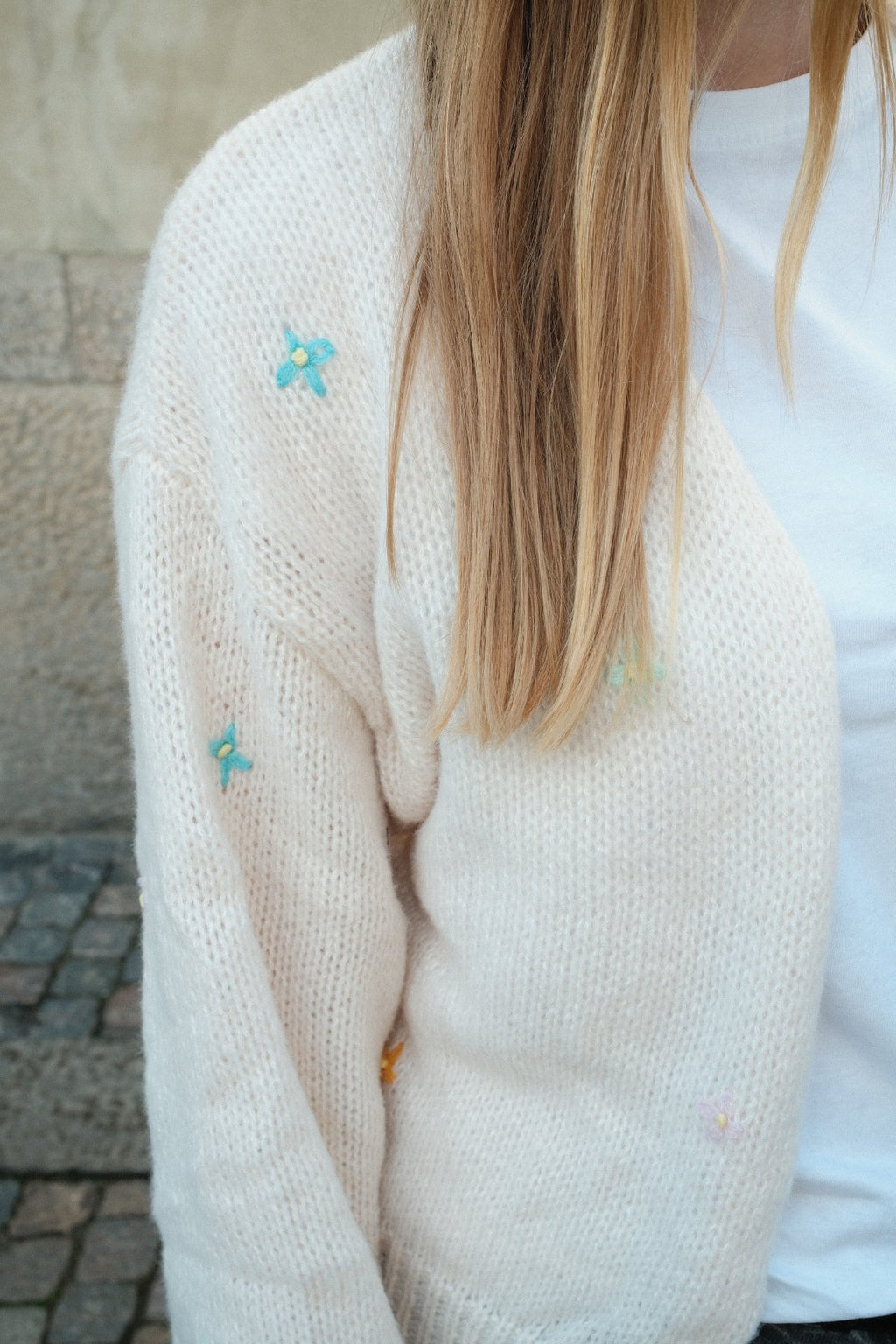 Handmade flower cardigan - White