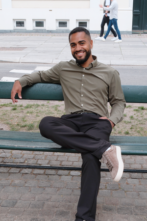 The Original Premium Performance Shirt - Oliva