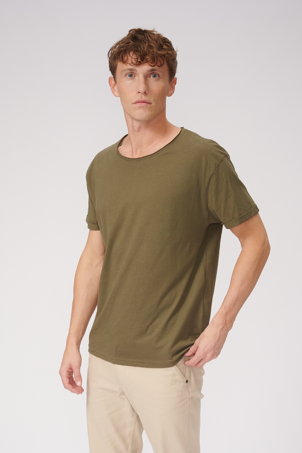 T -shirt a collo crudo - verde oliva