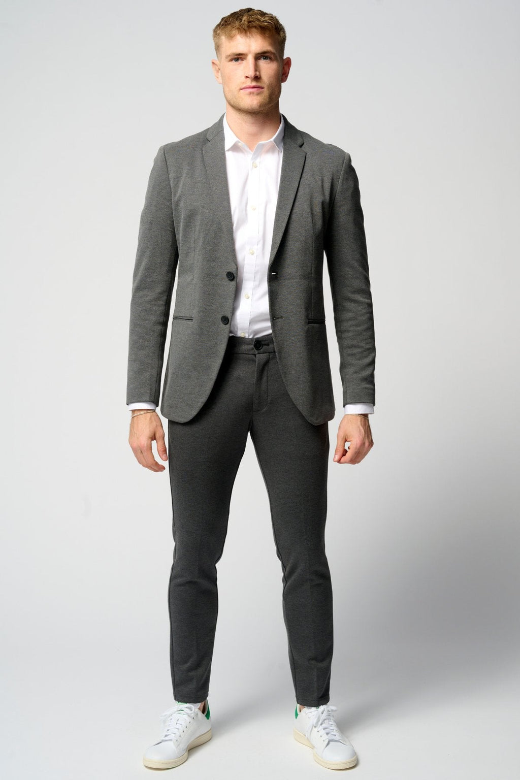 The Original Performance Suit™️ (Grigio scuro) + Camicia e cravatta - Offerta pacchetto