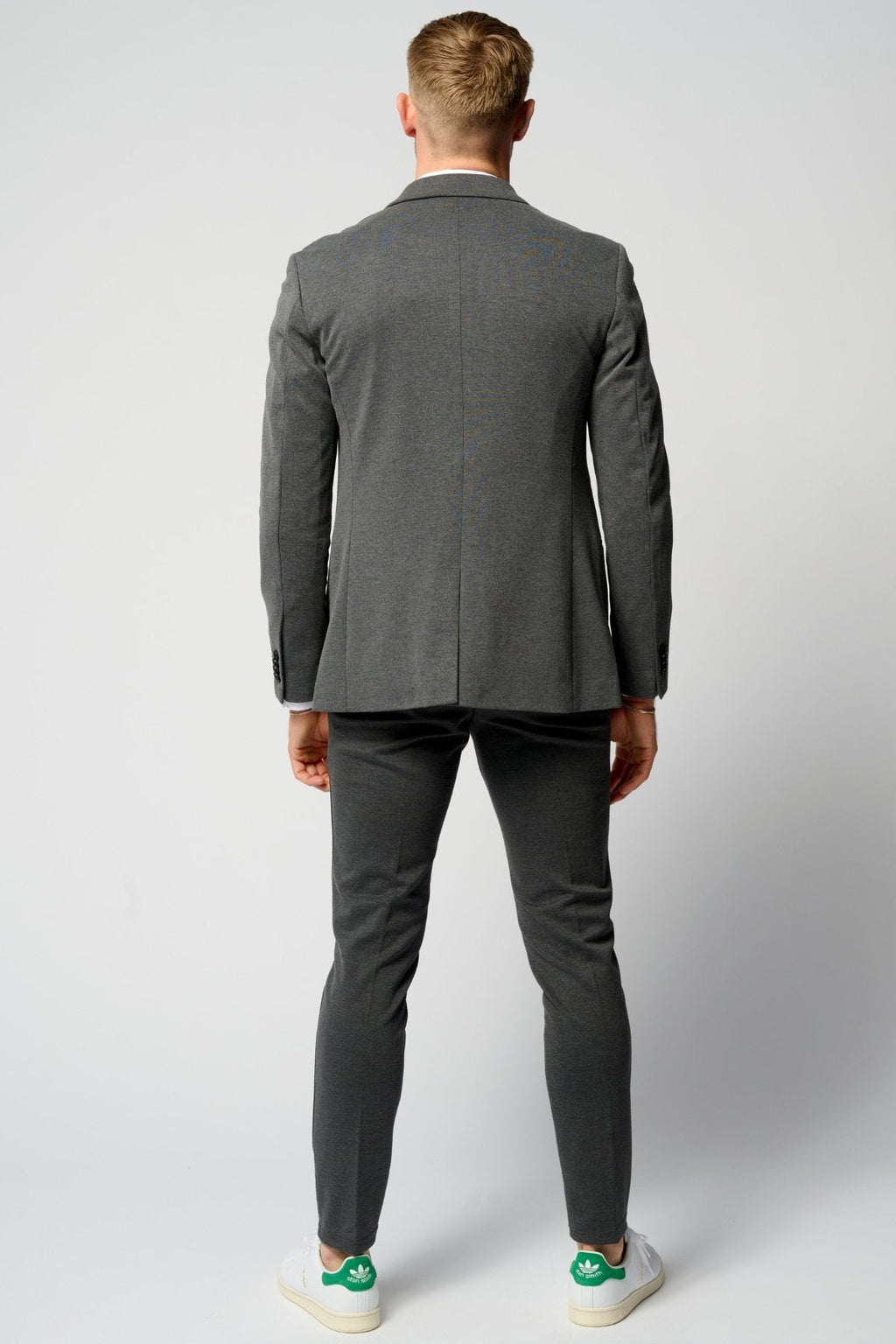 The Original Performance Suit™️ (Grigio scuro) + Camicia e cravatta - Offerta pacchetto